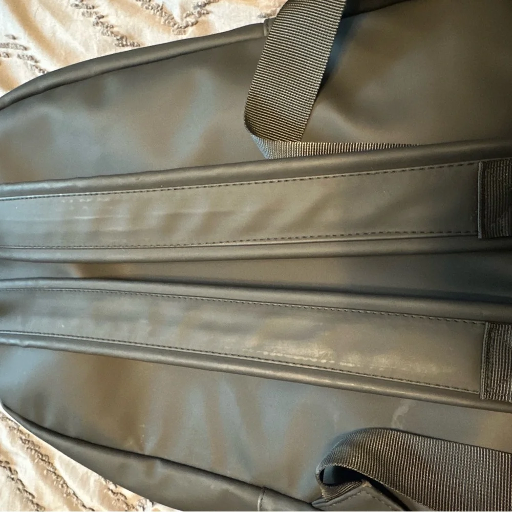 FOG Essentials Backpack - Picture 4 of 10